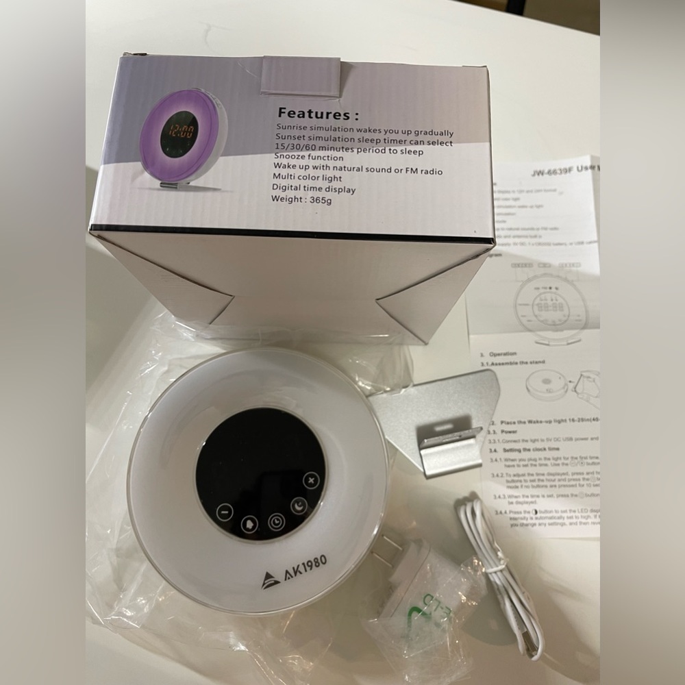 BrandNew Alarm Clock with Wake-Up light Sunrise Simulation and FM Radio Function - Picture 3 of 10